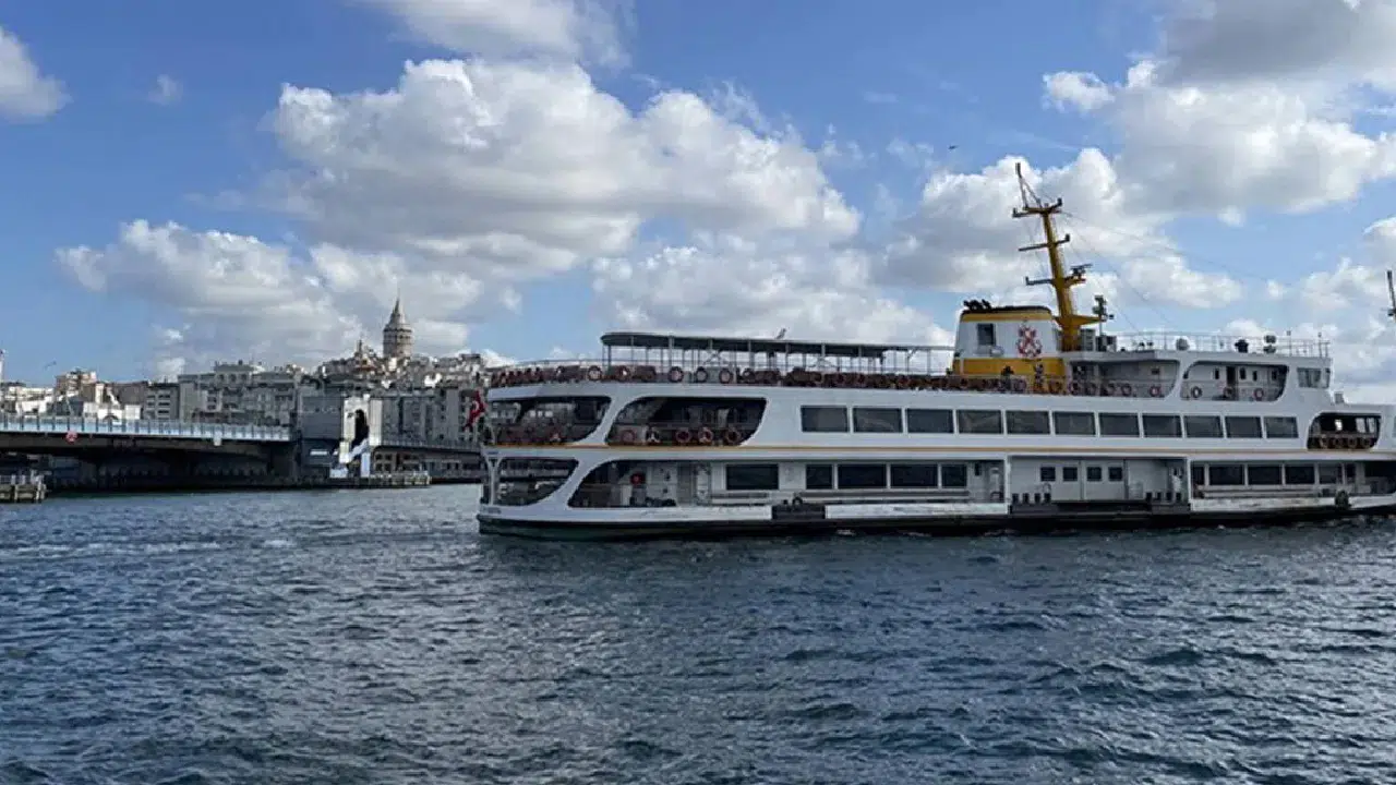 İstanbul Boğazı’nda Preveze Deniz Zaferi korteji: Hangi vapur seferleri durdu