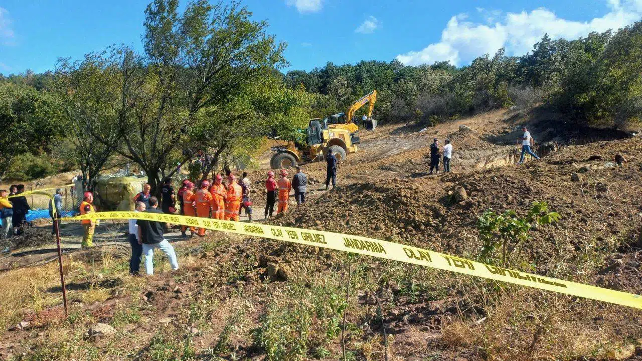 Manisa'da göçük altında kalan 2 kişi hayatını kaybetti