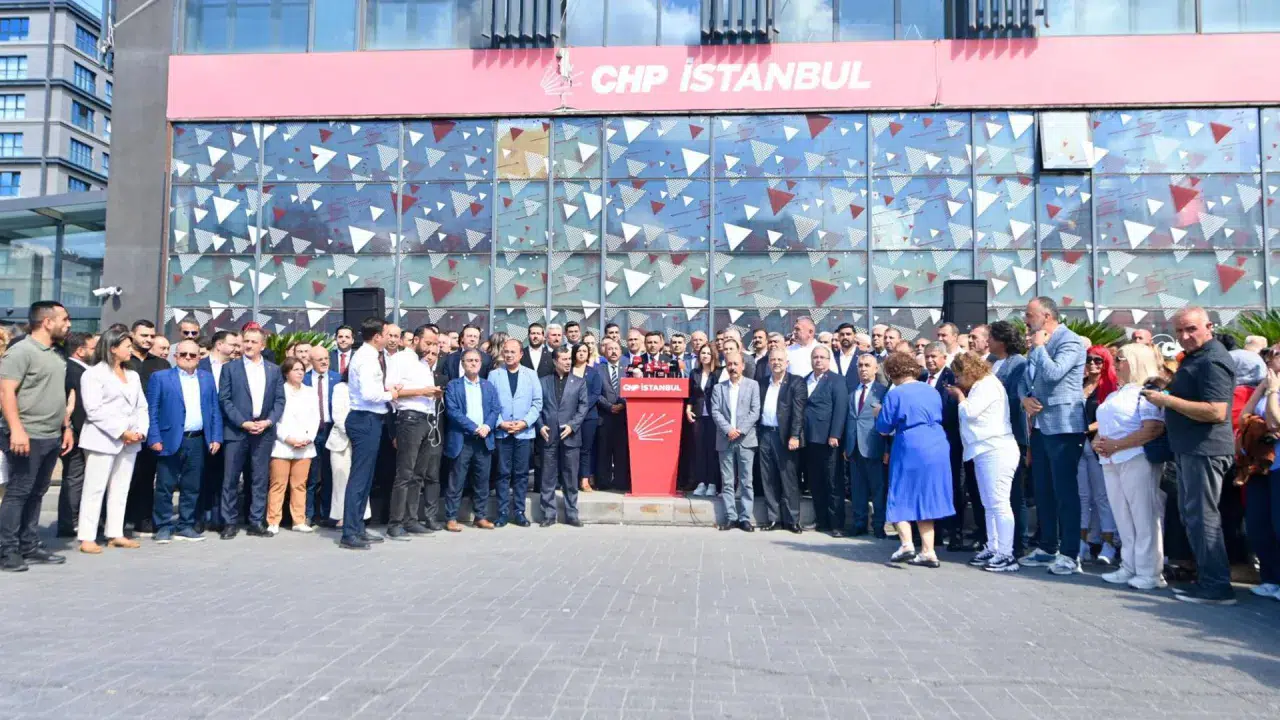CHP, İstanbul İl yönetimine atanan 4 ismi de Yüksek Disiplin Kurulu'na sevk etti