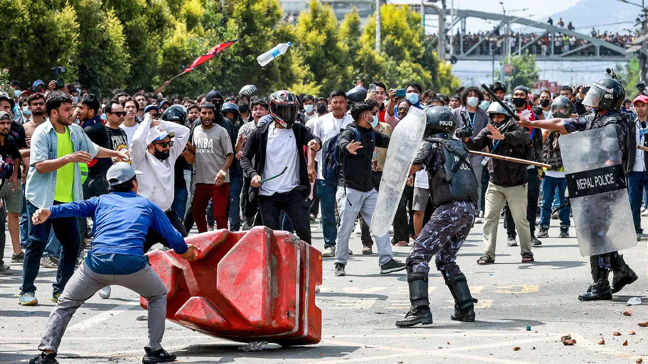 Nepal’de sosyal medya yasağı protestolarında 19 kişi öldü, Başbakan Oli istifa etti