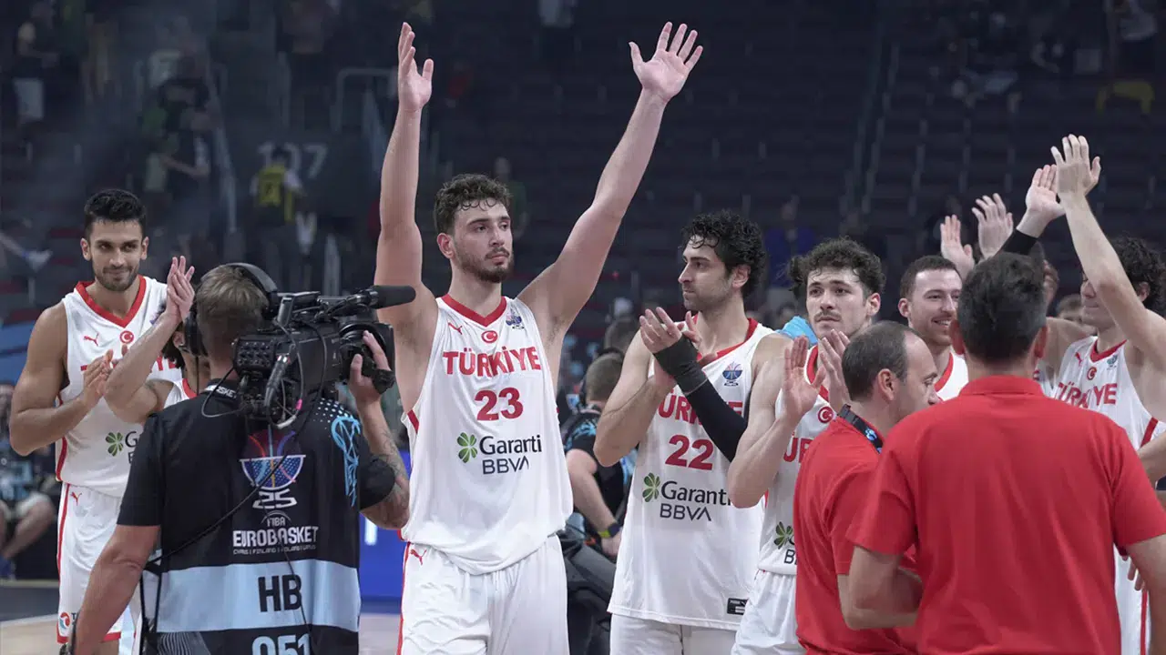 EuroBasket 2025 çeyrek finalinde 12 Dev Adam bugün Polonya ile karşılaşıyor