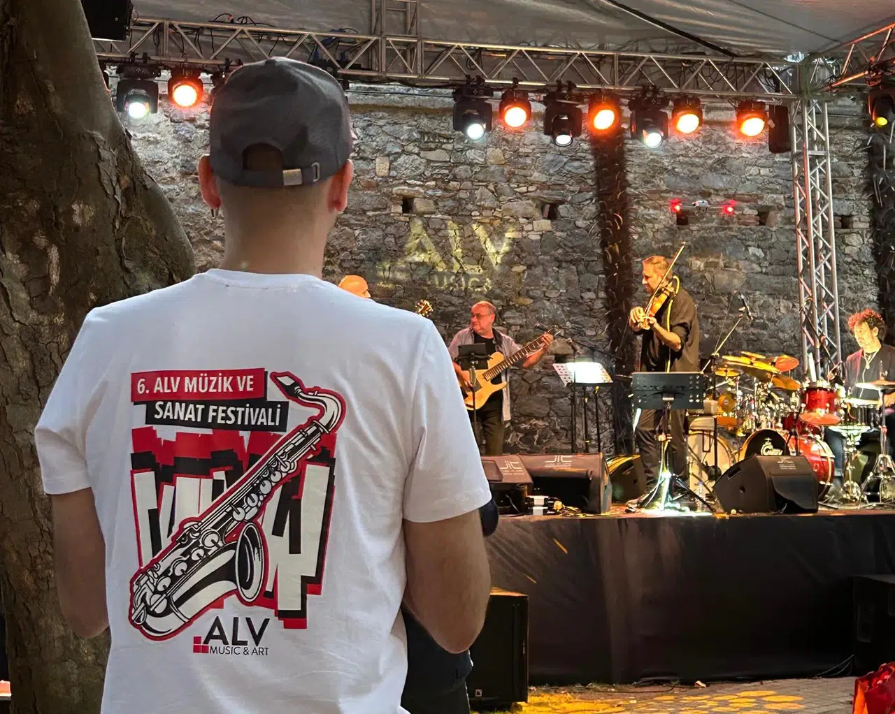6. ALV Müzik ve Sanat Festivali kapanışı Zuhal Olcay ve Emir Ersoy'la yaptı