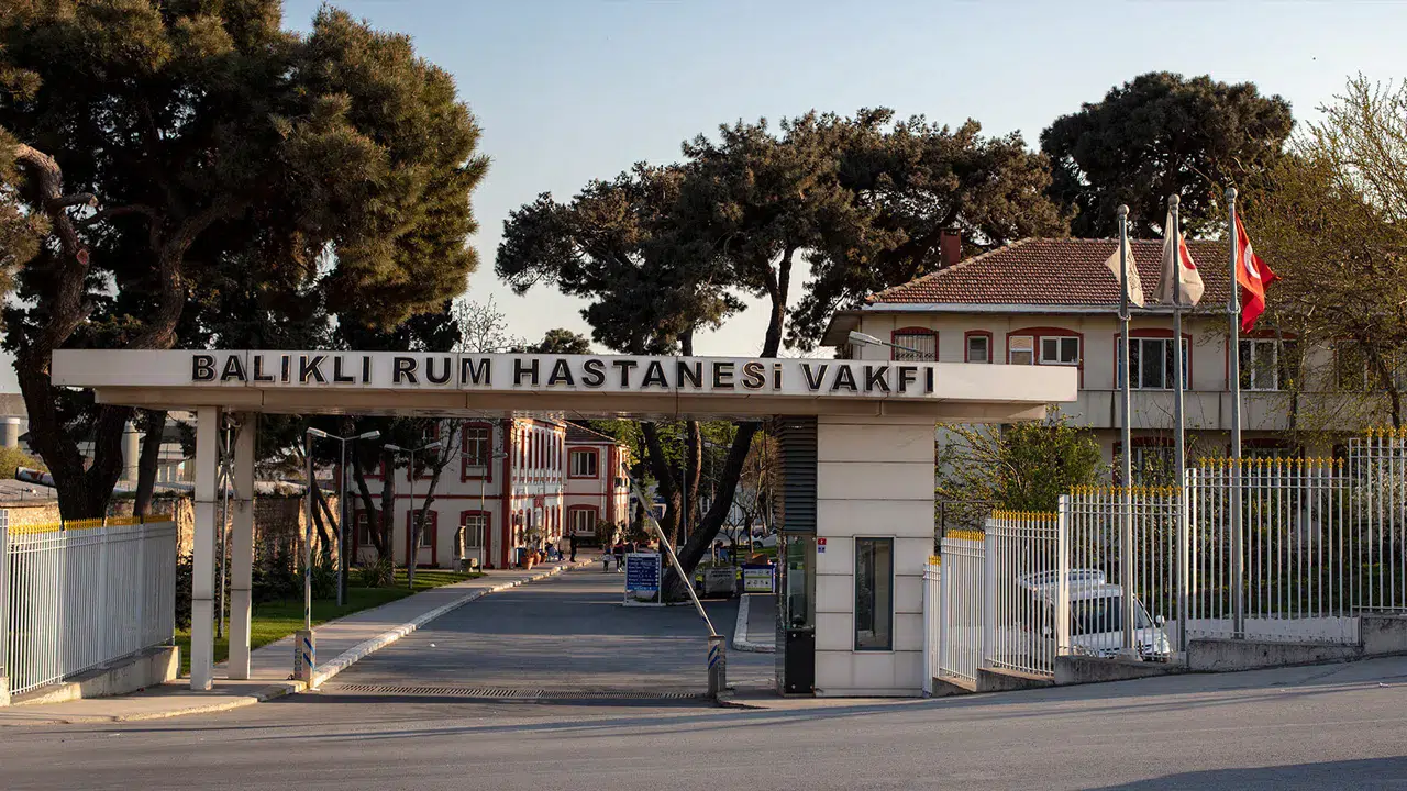 İstanbul Zeytinburnu'nda hastane bahçesinde silahlı saldırı!