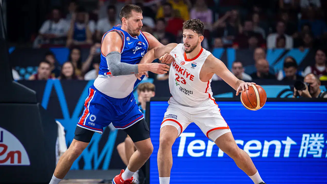 FIBA'dan Alperen Şengün paylaşımı: "Bebek Jokic değil, baba Alperen"