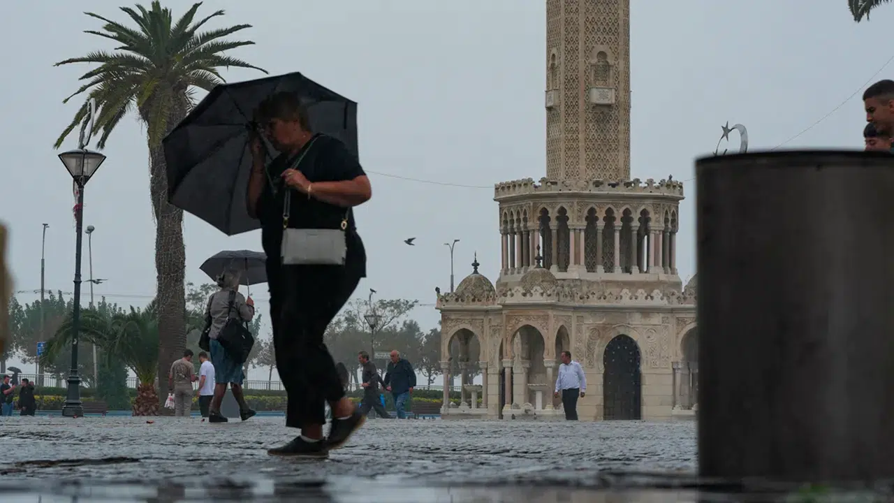 İzmir 121 gün sonra yağmura kavuştu