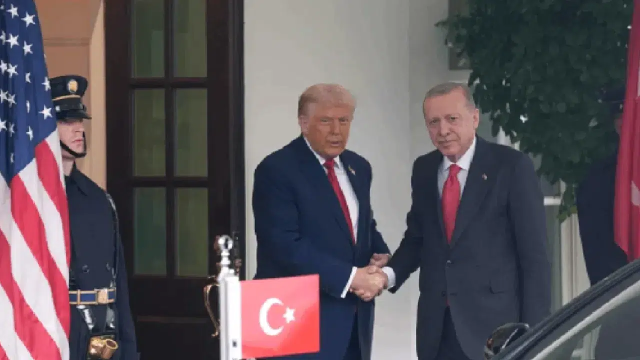 Erdoğan-Trump zirvesinde Trump’ın rozeti dikkat çekti
