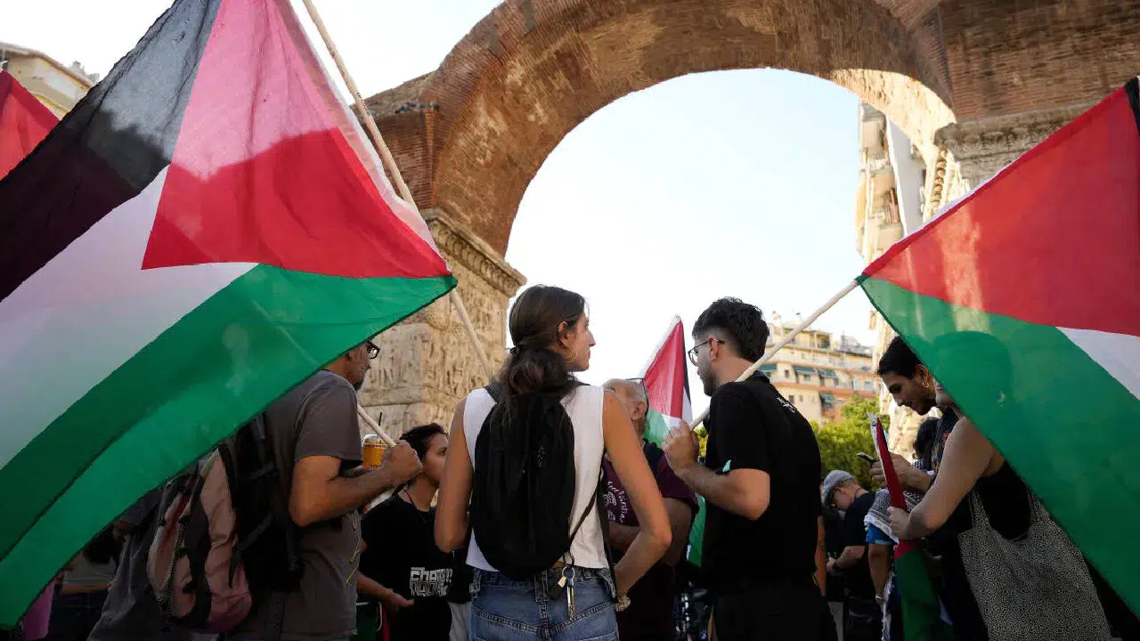 PAOK taraftarlarından İsrail’e protesto: Filistin’e destek mesajları