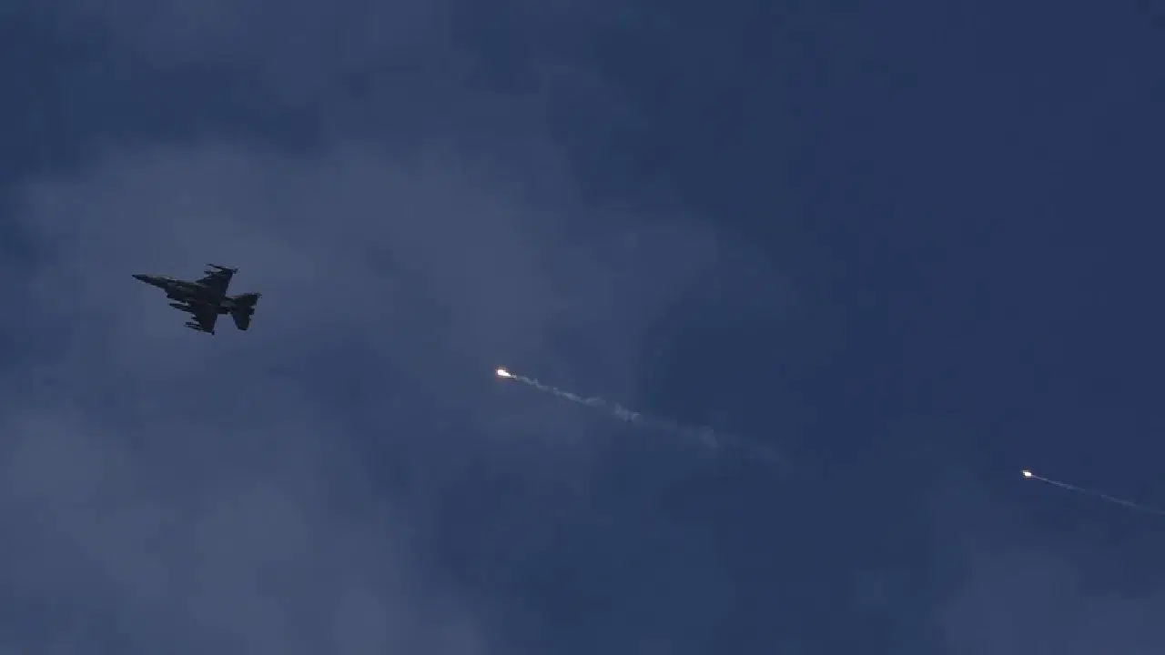 İsrail’den Yemen’de Husilere ait Savunma Bakanlığı’na saldırı