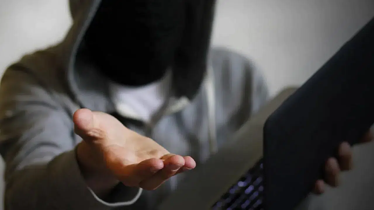 Sosyal medyada güven kazanıp cinsel içerikli görüntü isteyen dolandırıcılara dikkat