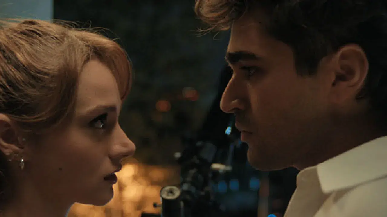 Miray Daner’i görenler tanıyamadı: Disney+ dizisi ‘Bize Bi’şey Olmaz’ın afişi gündem oldu