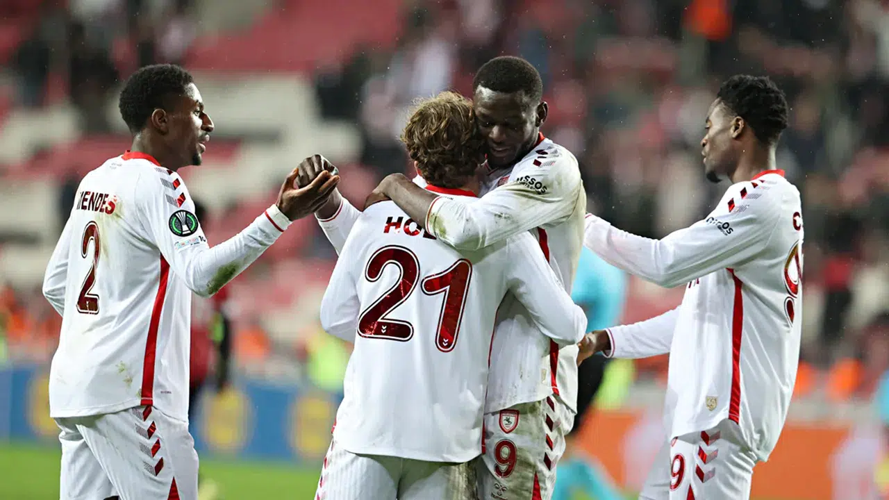 Samsunspor UEFA Konferans Ligi'nde son 16'ya kaldı: KF Shkendija'yı rövanşta 4-0 mağlup etti