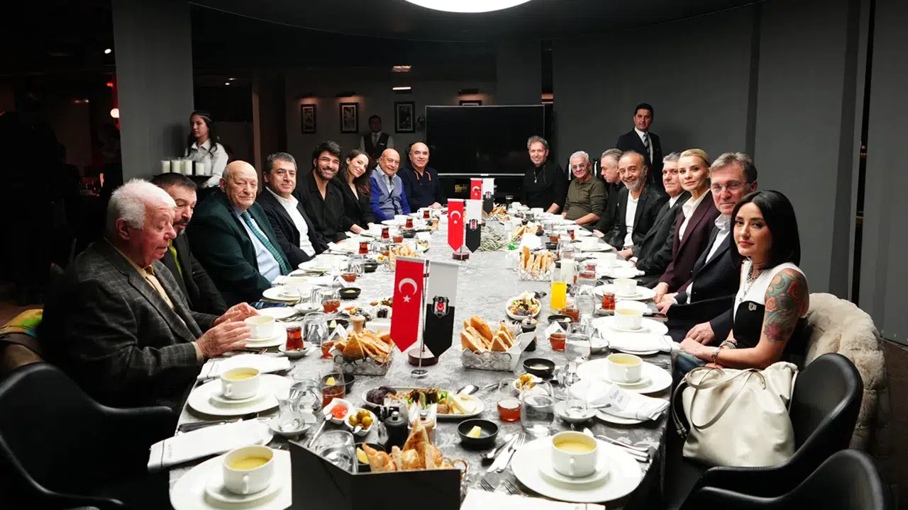 Beşiktaşlı sanatçılar ve basın mensupları iftarda buluştu