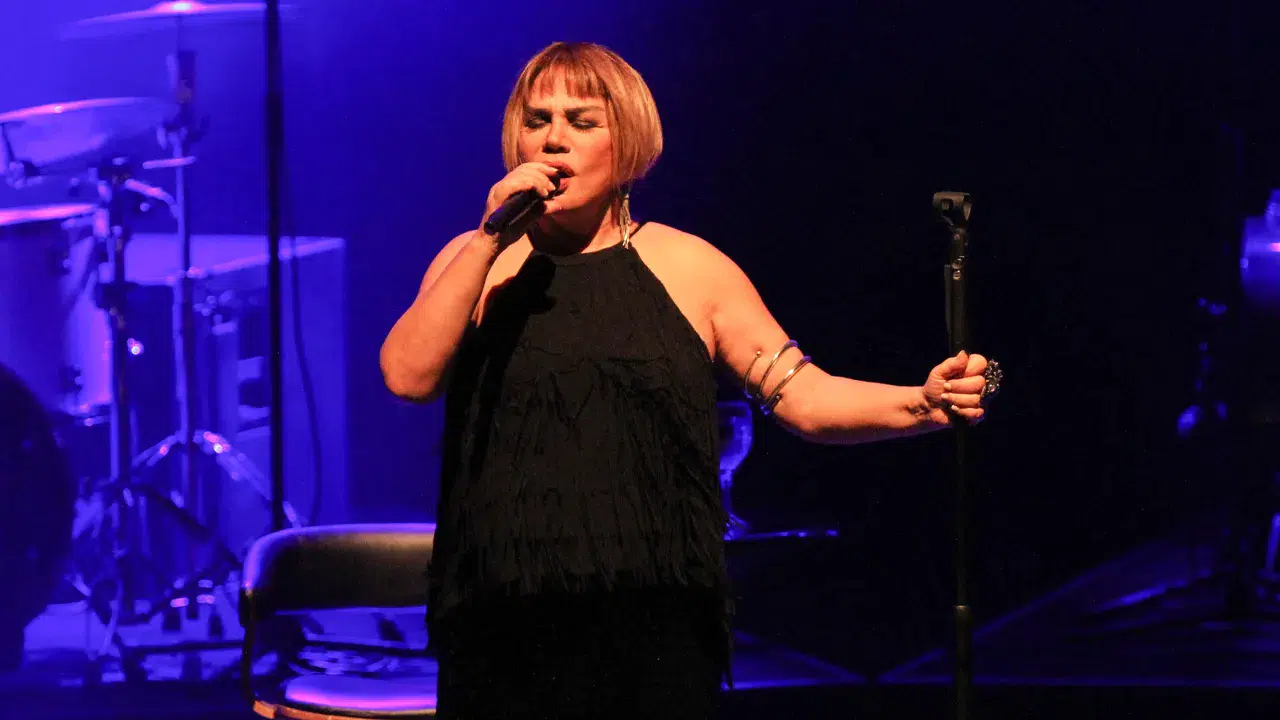 Sezen Aksu'dan aşk iddialarına yanıt: "Allah da onları güldürsün"