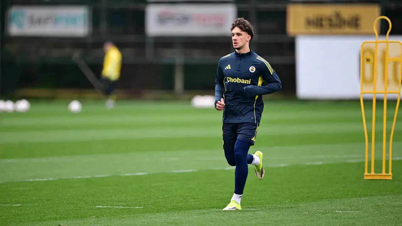 Fenerbahçe'nin Galatasaray'dan transferi Çağrı Hakan Balta takımla ilk idmanına çıktı