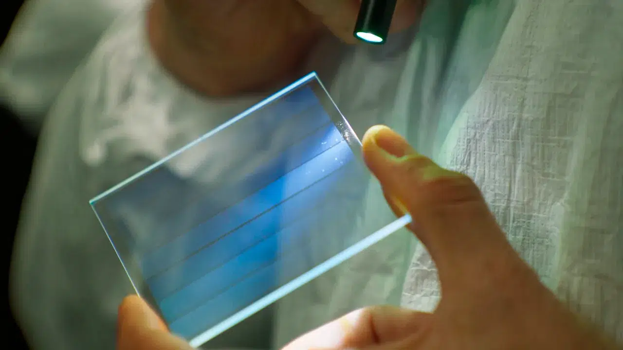 Microsoft’tan depolama devrimi: Bir avuç cam 2 milyon kitap saklıyor