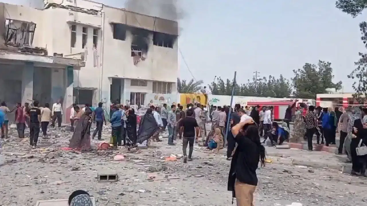 İran'da kız ilkokuluna saldırı: 51 öğrenci hayatını kaybetti