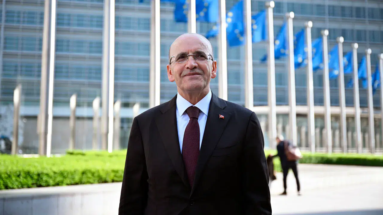 Bakan Şimşek'ten bütçe eleştirilerine yanıt: Borç yükü iddiaları gerçeği yansıtmıyor