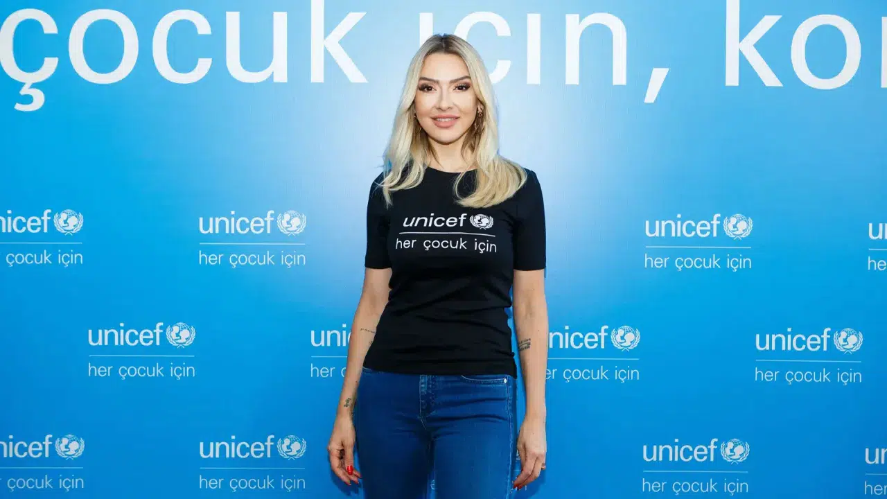 Hadise UNICEF ile yollarını ayırdı