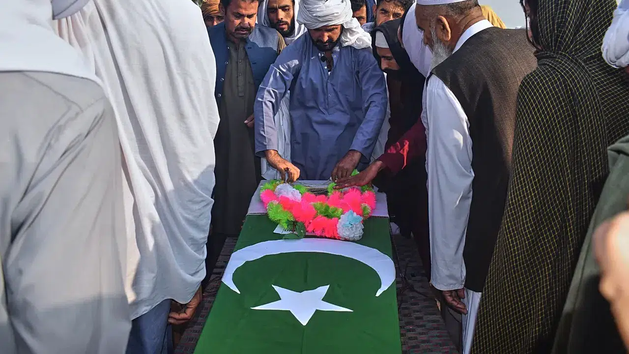 Pakistan-Afganistan sınırında çatışmalar tırmanıyor, siviller tehlikede