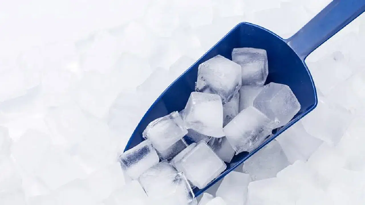 Kıyafetler “ütülenmiş gibi” olsun: Buz küpleriyle kırışıklıklara veda