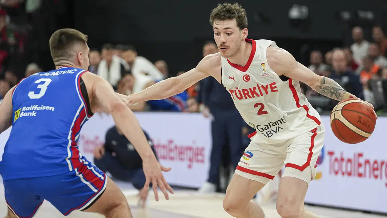 12 Dev Adam Sırbistan'ı 94-86 mağlup etti