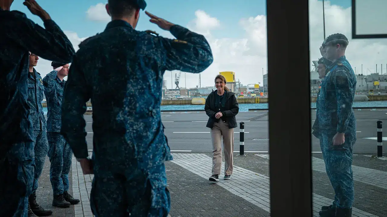 Hollanda Savunma Bakanı Dilan Yeşilgöz’ün 100 bin euroluk donanma ziyareti ülkeyi karıştırdı: Bir Hollandalı siyasetçinin en pahalı gezisi!