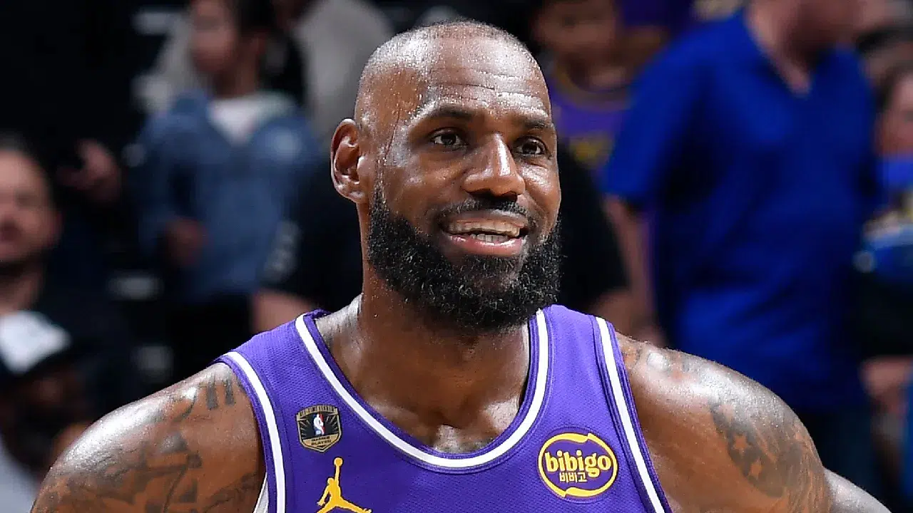 LeBron James NBA’de bir efsane daha yazdı: Tüm zamanların maç rekorunu kırdı