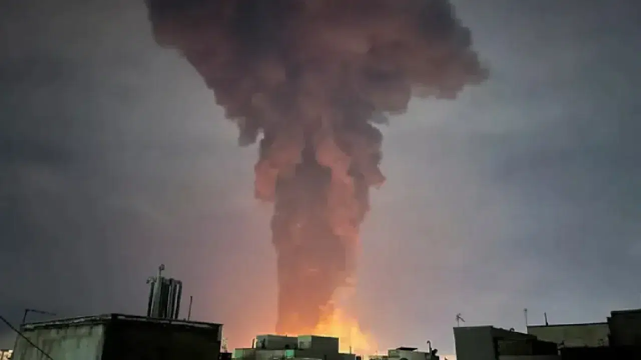 Tahran’da yangın ve ölümler: İsrail petrol depolarına saldırdı