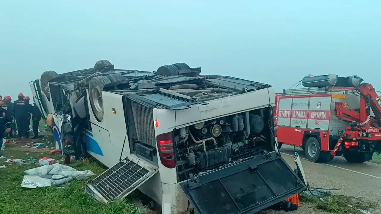 Kozan'da katliam gibi kaza: Ankara-Osmaniye seferini yapan otobüs şarampole yuvarlandı