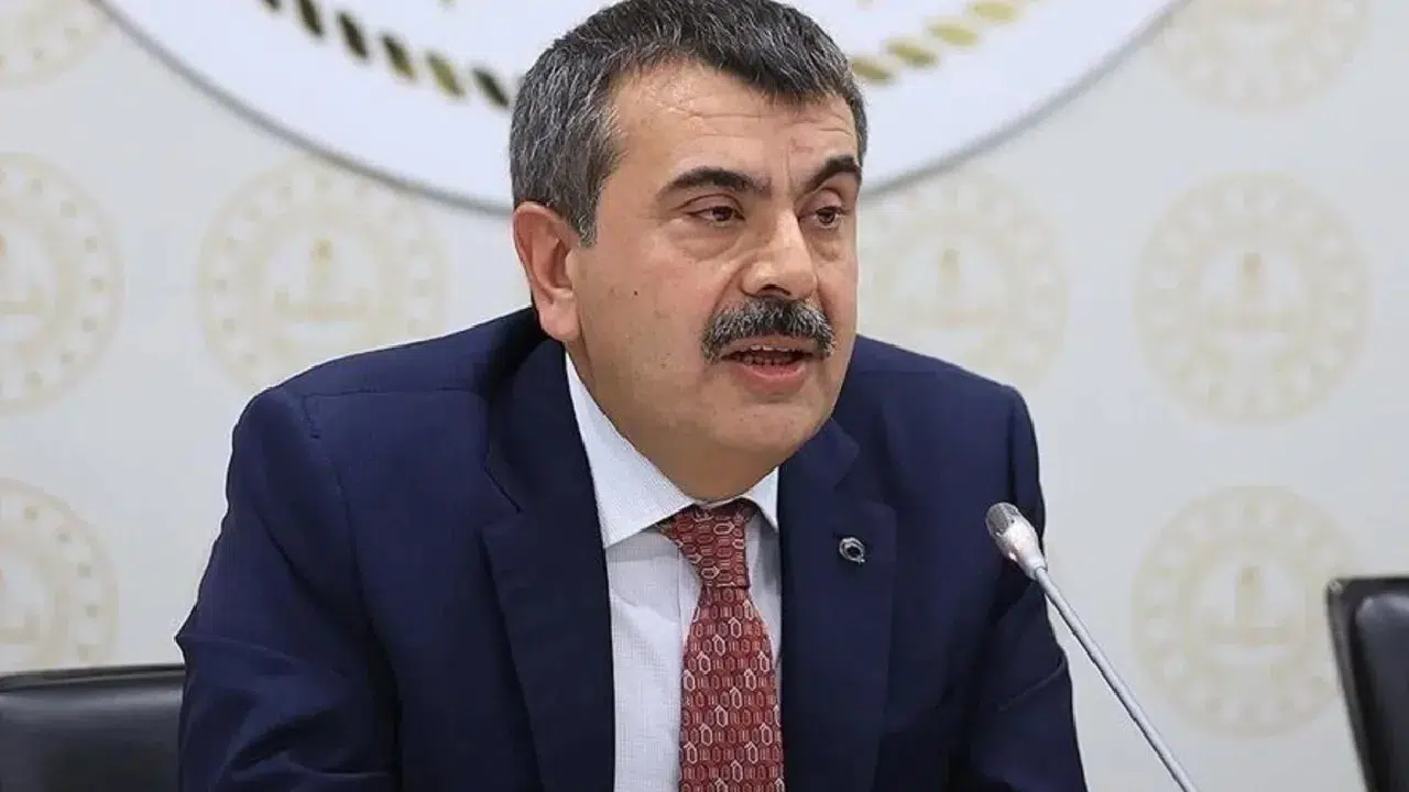 Yusuf Tekin, Özgür Özel'i hedef aldı: “Kapatmaya çalışmıyoruz, çocukları koruyoruz”