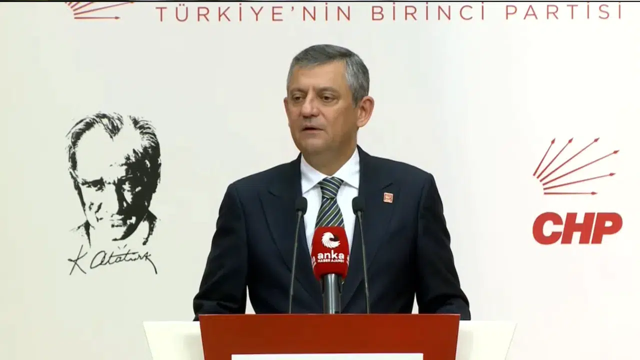 Özgür Özel'den Bursa operasyonuna sert tepki: "Bozbey'in suçu AK Parti'ye katılmamak"