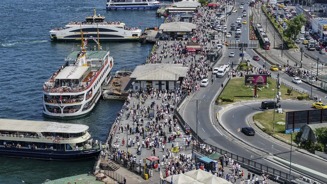 Üç büyük ilde bahar havası: İstanbul, Ankara ve İzmir'de hafta sonu sıcaklıklar kaç derece olacak?