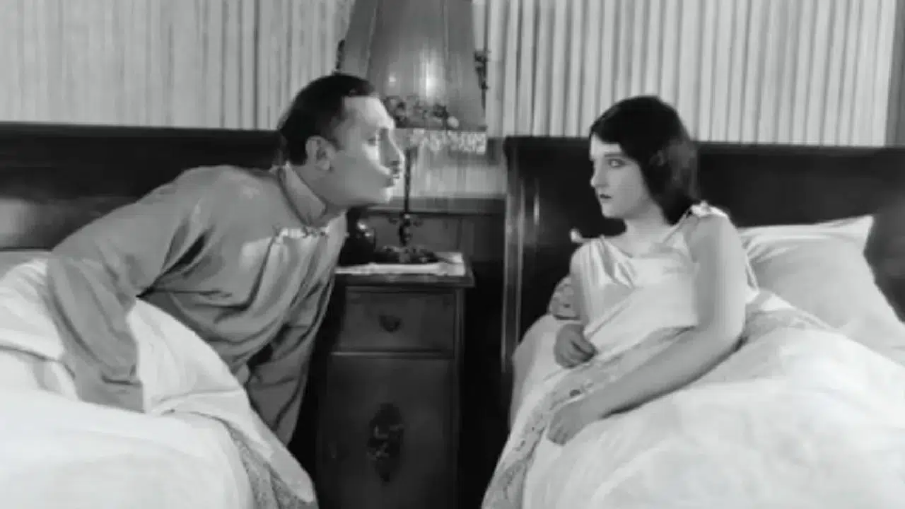 Avrupa sinemasında ilginç detay: Evli çiftler neden ayrı yatakta uyuyor?