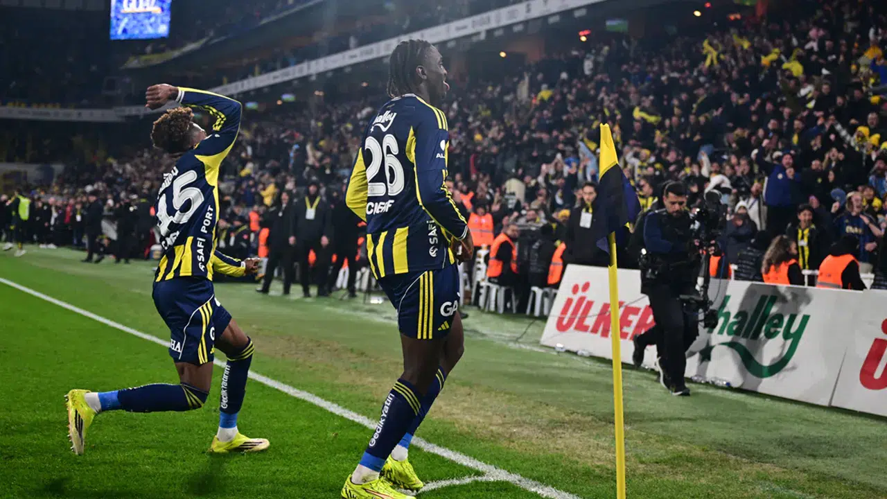 Fenerbahçe evinde Samsunspor'u 3-2 mağlup etti