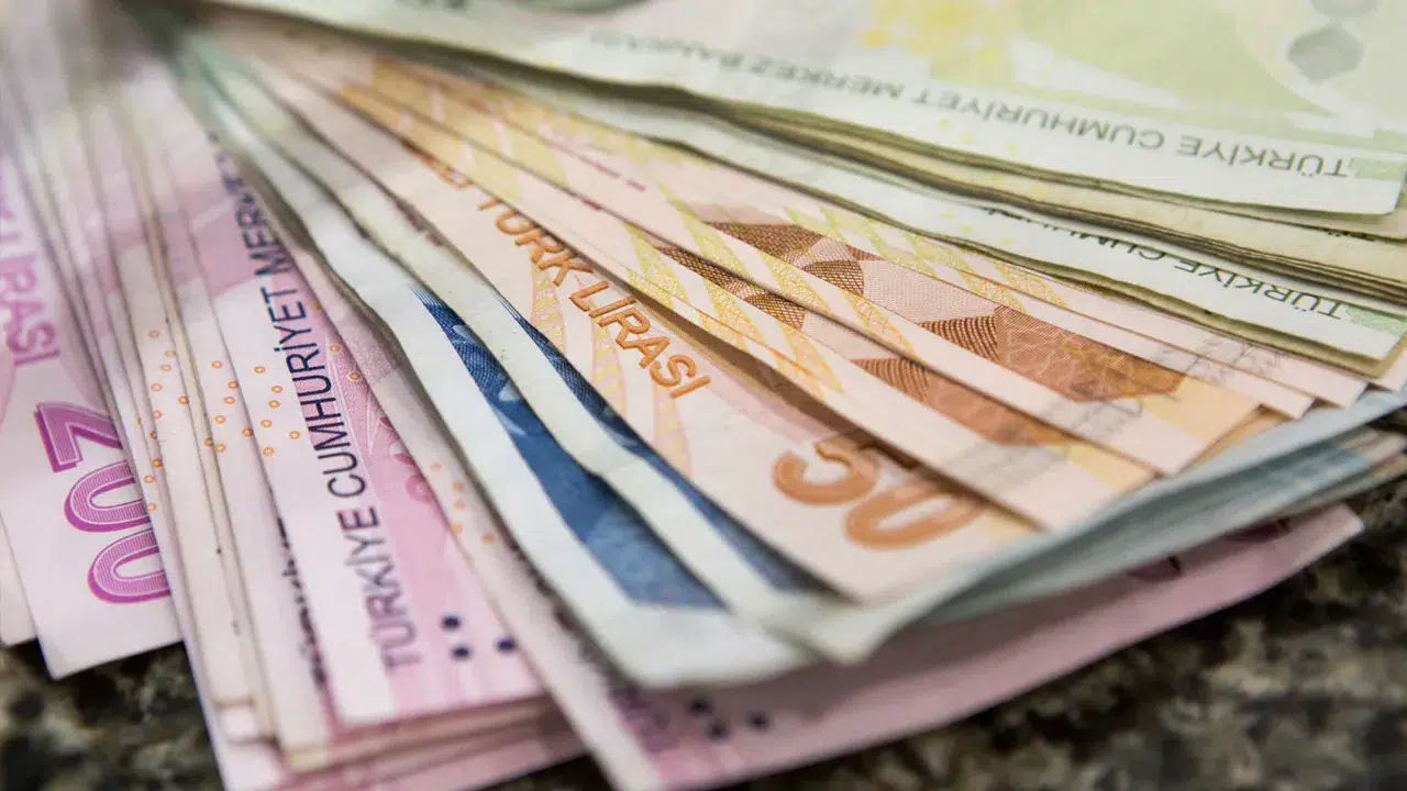 Türk lirasının reel değeri son bir yılın zirvesine ulaştı