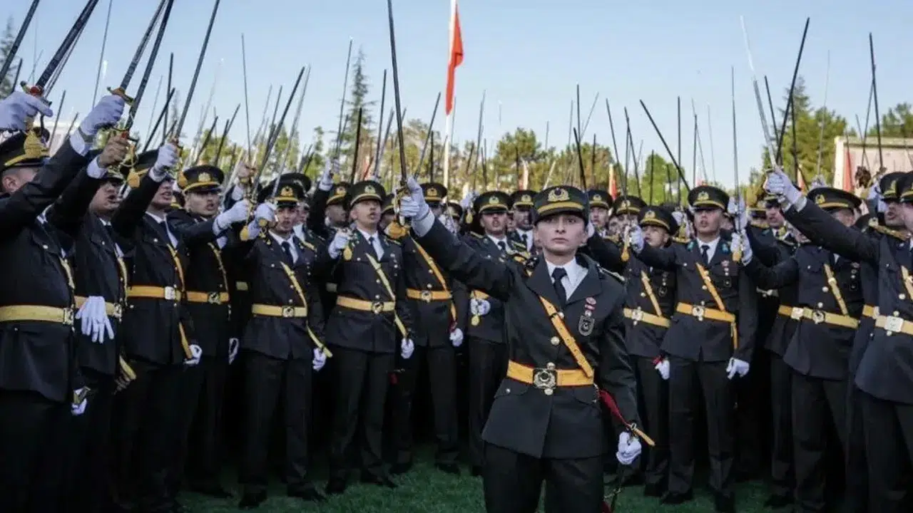 Teğmen Ebru Eroğlu’nun ihraç kararına karşı açtığı dava reddedildi