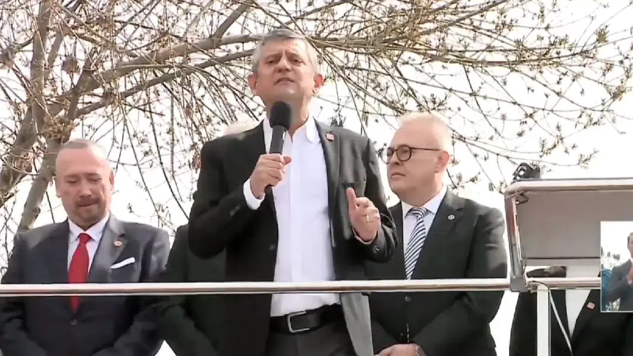 CHP mitinginde İstiklal Marşı tepkisi: Özgür Özel sert konuştu