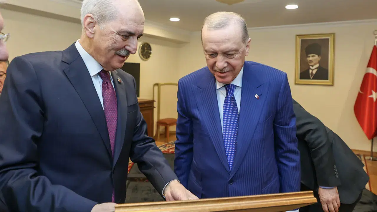 Meclis’teki iftar buluşmasında duygusal anlar: Kurtulmuş’tan Erdoğan’a Sırrı Süreyya Önder fotoğrafı