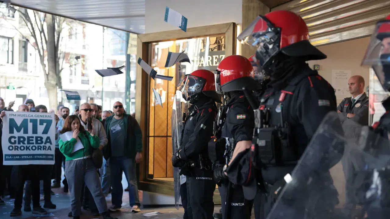 İspanya Bask Bölgesi'ndeki asgari ücret grevinde büyük gerginlik: Yollar kesildi, iş yerleri kapatıldı