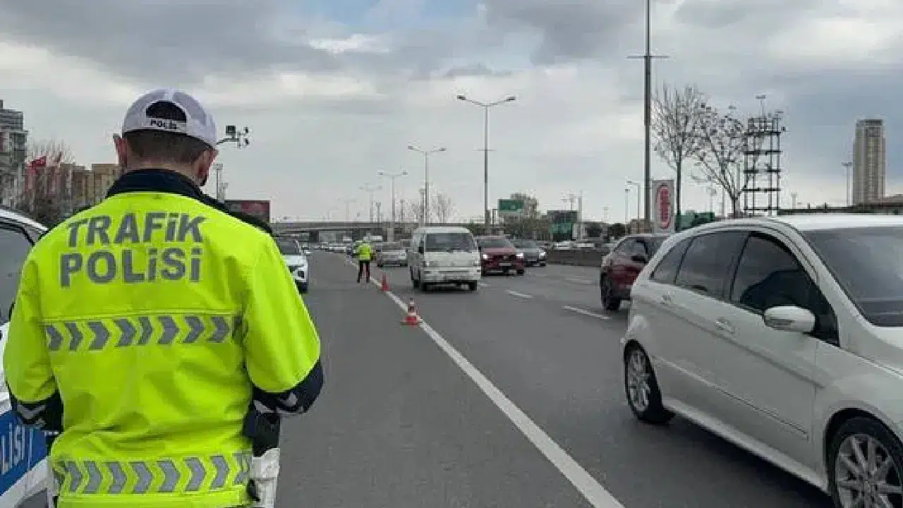 Trafikte cezalar değişti: 9 kademeli yeni hız ceza sistemi devrede