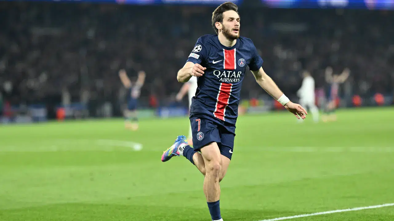 Londra’da Gürcü yıldız sesleri: Arsenal, Kvaratskhelia için PSG ile masada