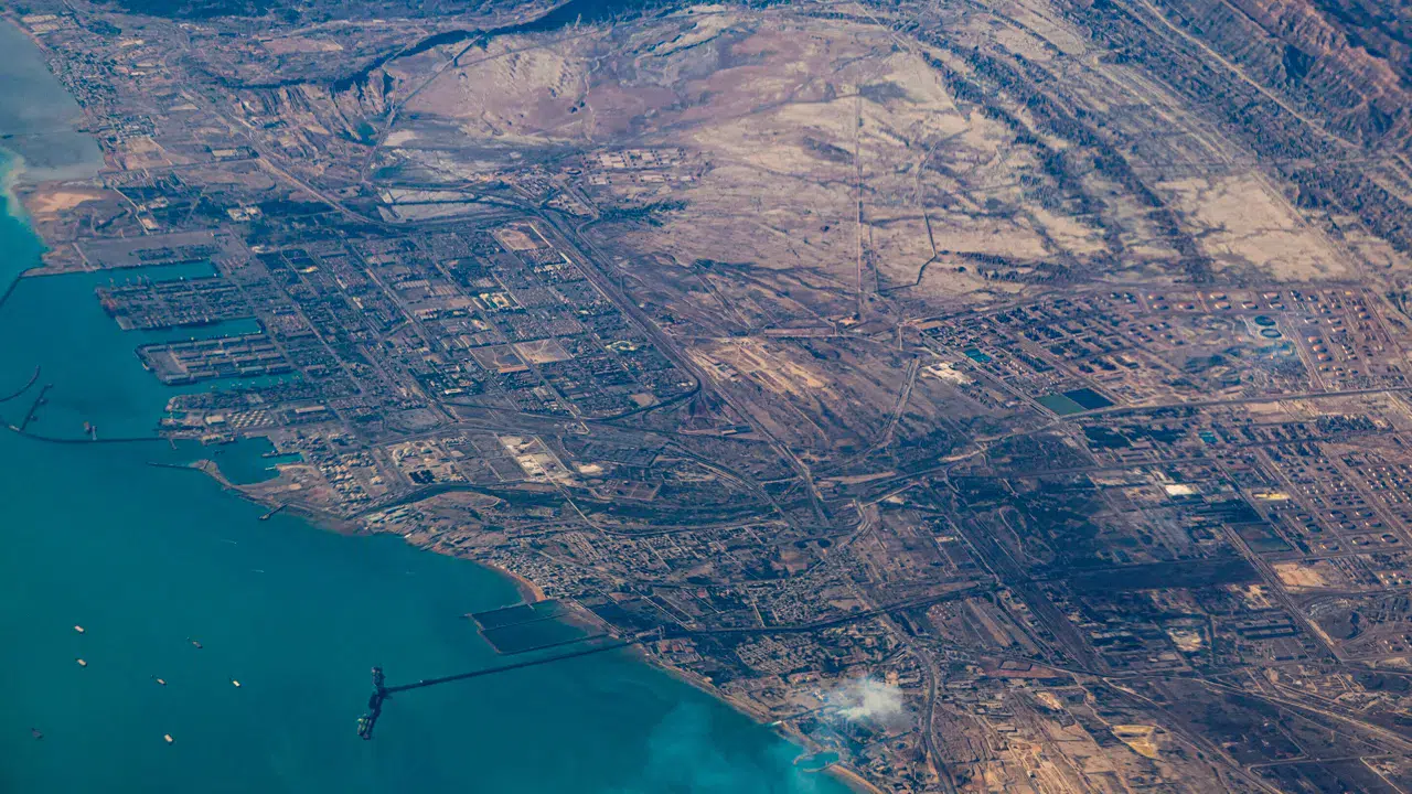 Hürmüz Boğazı'nda gerilim: ABD derin delici mühimmatlarla İran üslerini hedef aldı