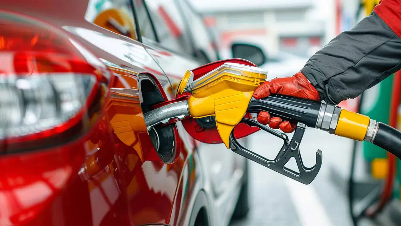 Benzin ve motorine gece yarısı zam: Motorin 80 TL’yi aştı