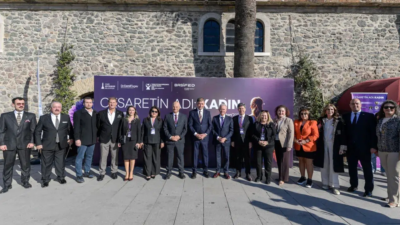 "Cesaretin Adı Kadın-103 Yıllık Cesaret": İzmir’in kadınlarından görkemli zirve