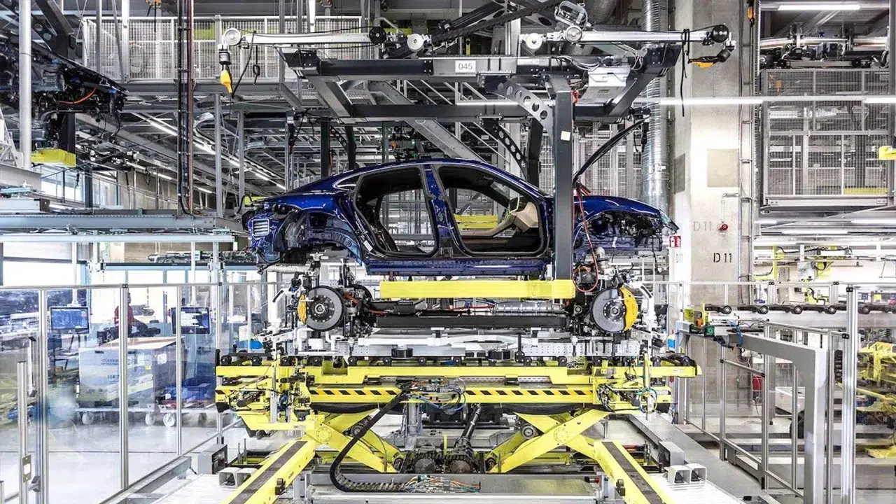 Otomotiv devinde deprem: Volkswagen Almanya'da 50 bin çalışanıyla yollarını ayırıyor