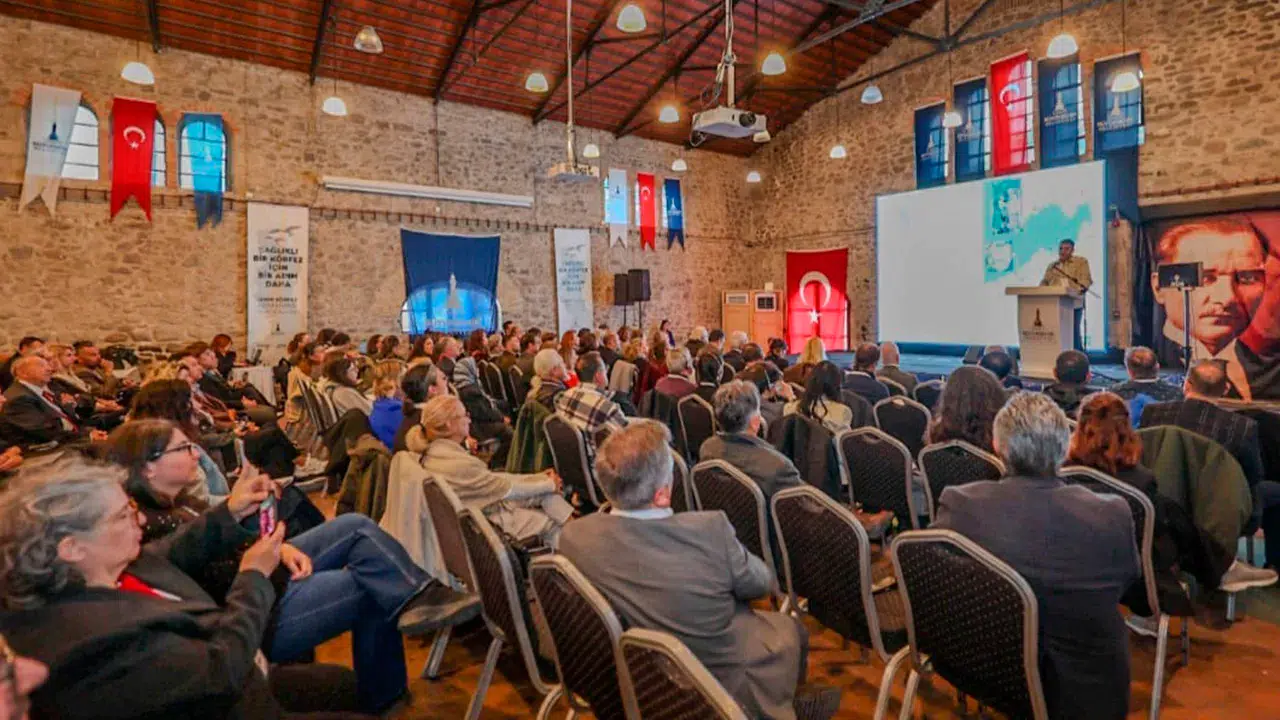 İzmir Körfez Konferansı'nda Körfez'in temizliği için devlet desteği şartı vurgusu