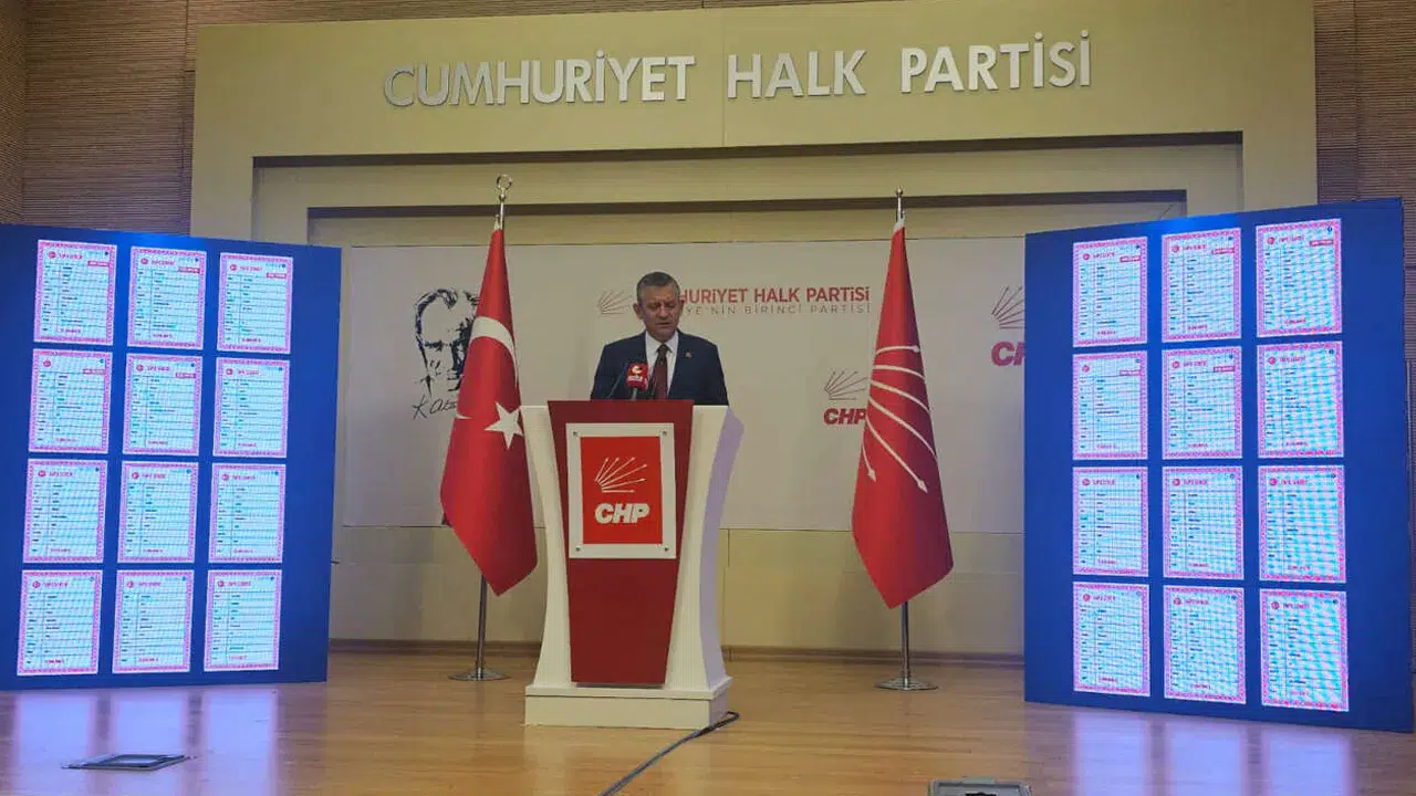 Özgür Özel, Akın Gürlek'in tapu kayıtlarını paylaştı: Gürlek'ten yanıt geldi