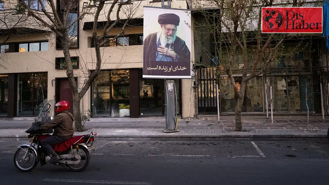 Hamaney’in ölümü İran’da derin bir bölünmeye yol açtı: Bir yanda gözyaşı, bir yanda havai fişekler