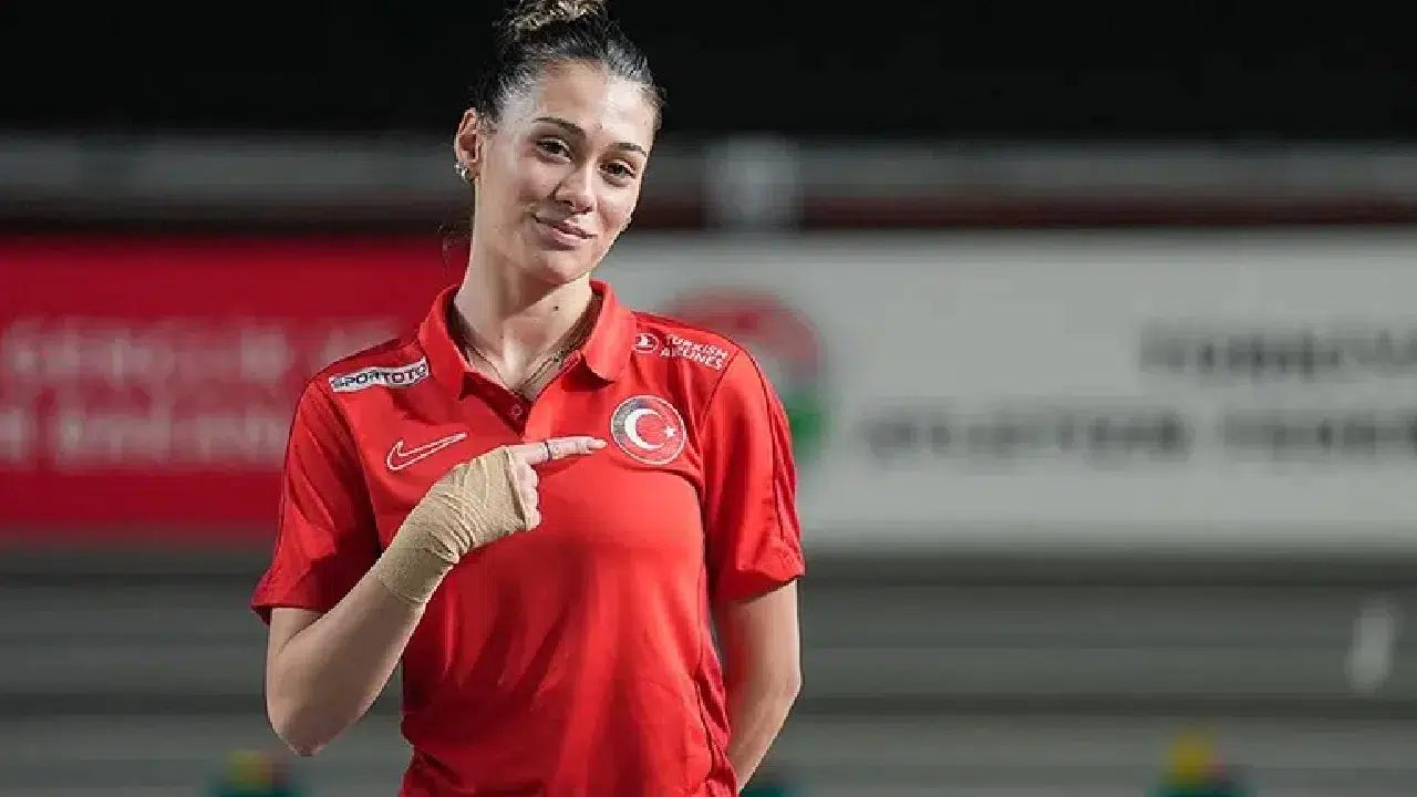 Milli özel sporcu Aysel Önder’den Avrupa rekoru ve altın madalya zaferi