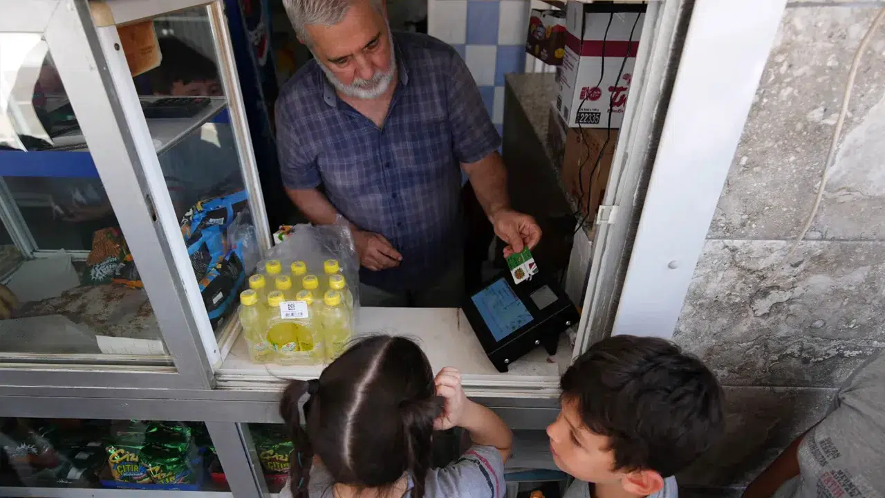 İstanbul'da 100 bin öğrenciye kantin kartı desteği: "Gönülden Bir Öğün" başlıyor